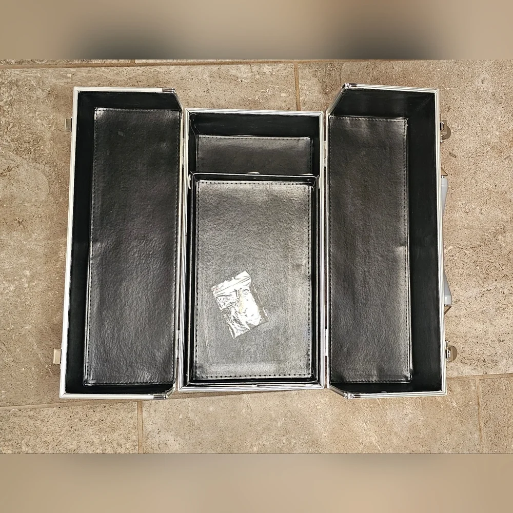 [Arbonne] Metal Makeup Case/Organizer
